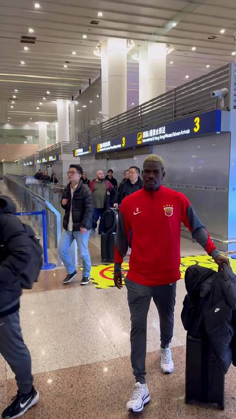 海港新外援首秀亮眼，焦虑球迷眉开眼笑排队道歉