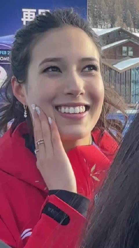 谷爱凌回应竞技体育输赢论，称四次登台已是顶尖成绩