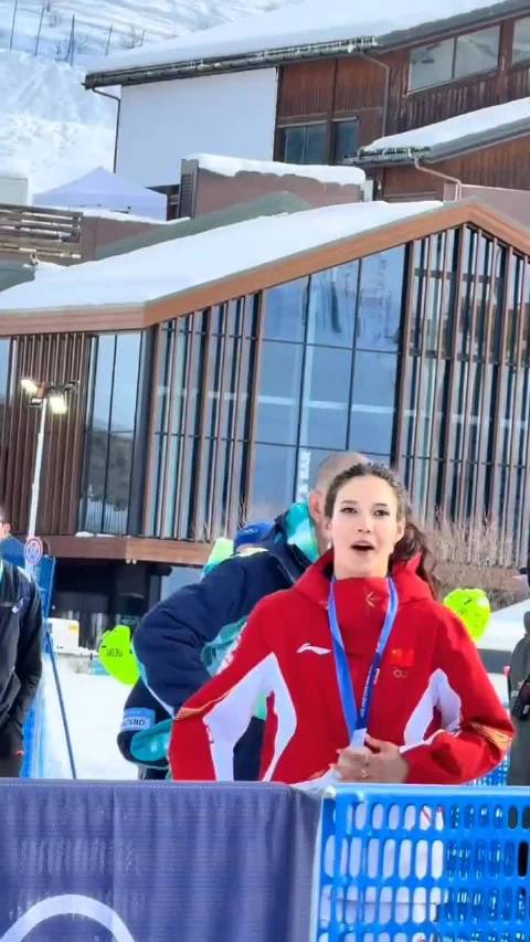 谷爱凌回应舆论压力，称四次领奖已难得