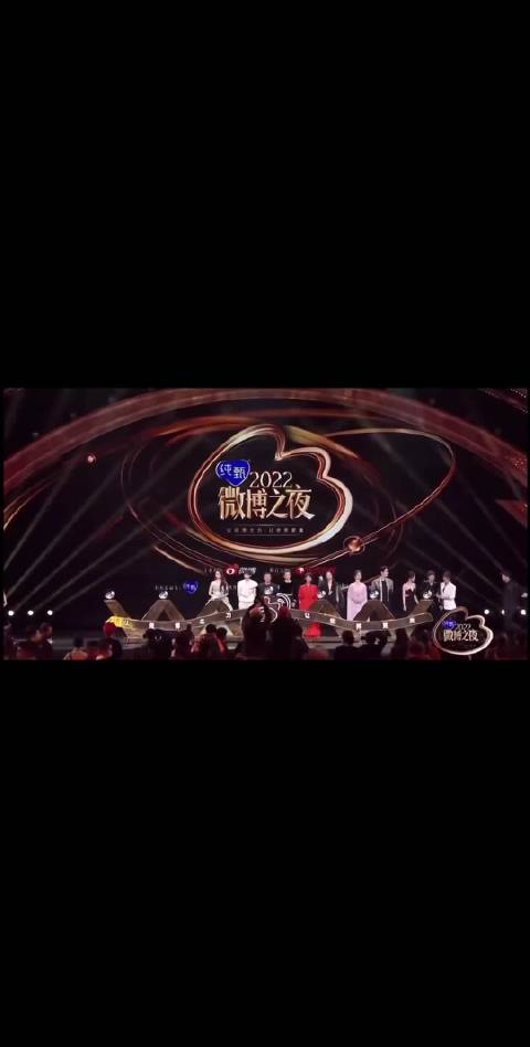 微博之夜刘亦菲杨幂胡歌同框站位引回忆