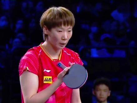 王曼昱激战三局，2-1力克伊藤美诚，混团世界杯中日巅峰对决再添胜绩