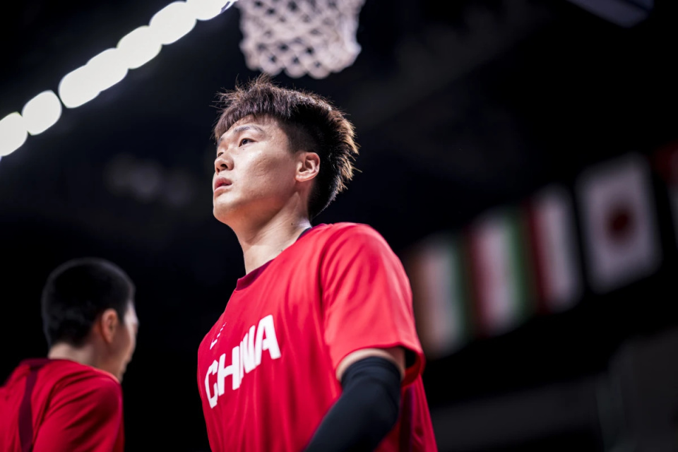 媒体人：篮协不能罚赵睿 还得让他为国出力没忧患