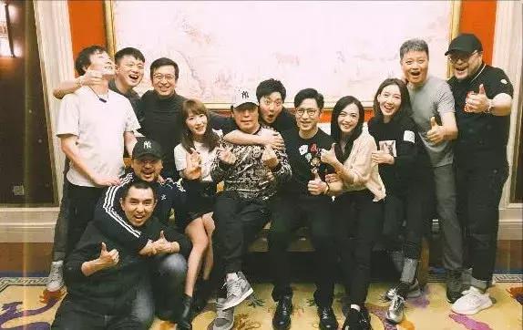 《都挺好》全体主演温馨聚会，戏里戏外的他反差最大，最招人爱慕