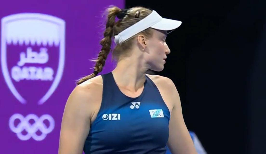 郑钦文1-2莱巴金娜!决胜盘2-5逆袭追平，中国金花太可惜