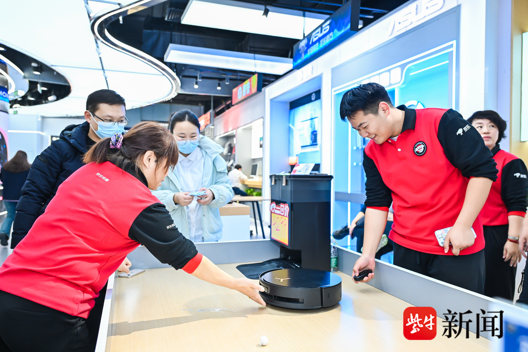 传统年味注入现代科技感，240多家京东自营门店春节不打烊