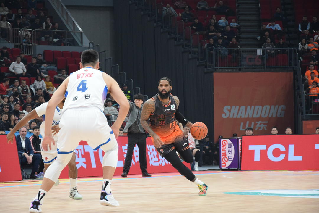 祝好！高速男篮与鲍威尔解约，后者出战21场比赛场均14.9分