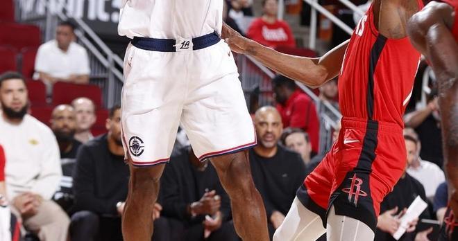 伦纳德末节19分2+1绝杀！连续33场20+战神归位 火箭6人上双也无奈