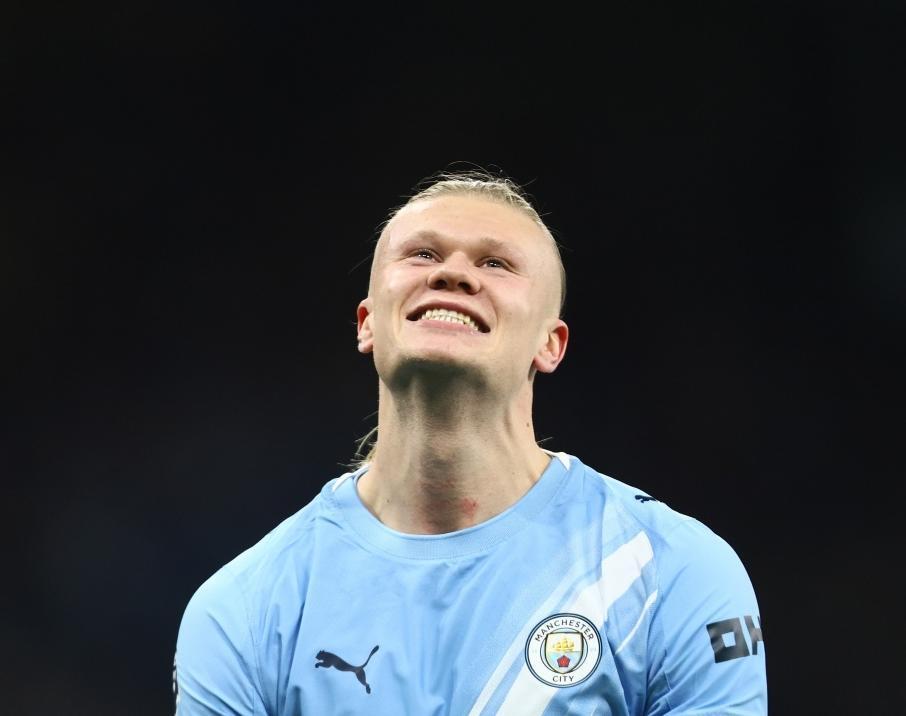 塞梅尼奥传射，哈兰德比肩曼联名宿，曼城3-0富勒姆20连胜造2大神迹