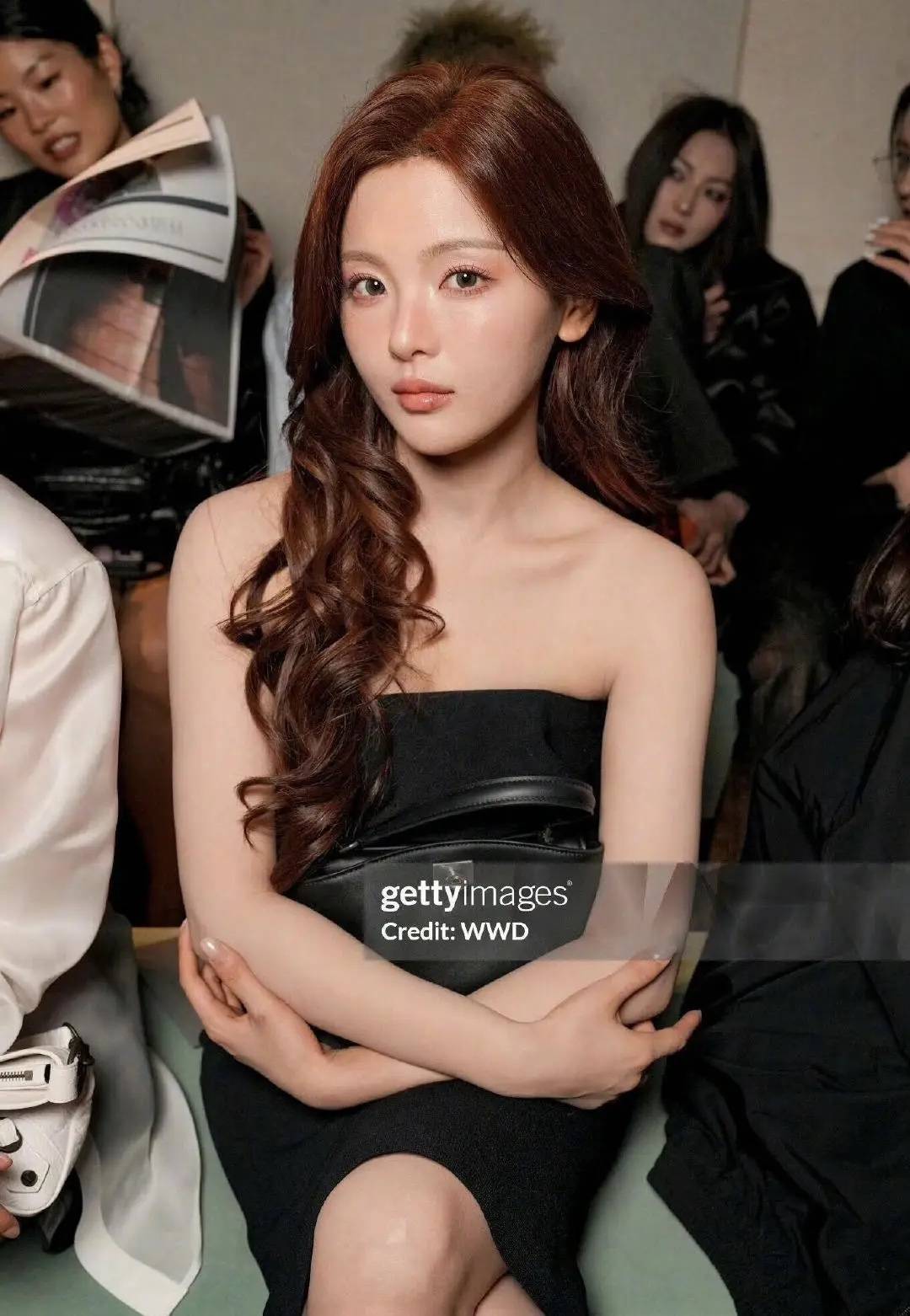 杨超越巴黎首秀暗黑礼服，甜酷转型惊艳全球！