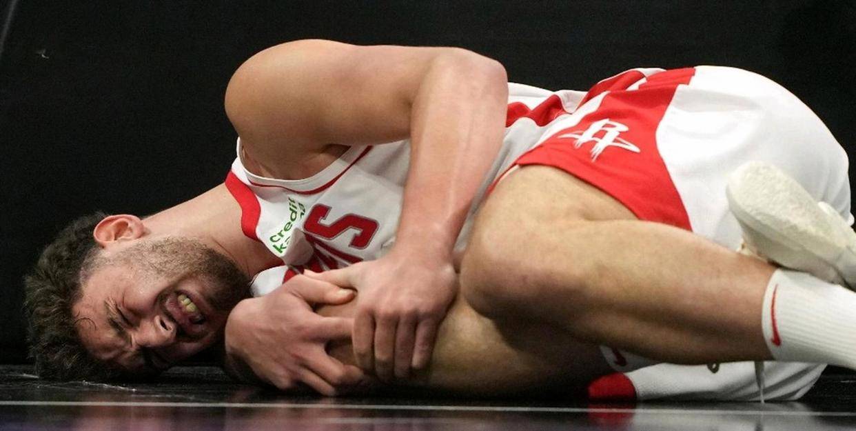 看这场球看得血压飙升,林诗栋在家乡父老眼皮子底下,硬生生把3-1必胜局变成了3-4翻车现场,输给的不是对手而是自己的心魔