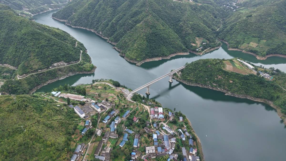 新春走基层丨一桥一路一公交 改变8000余村民出行历史