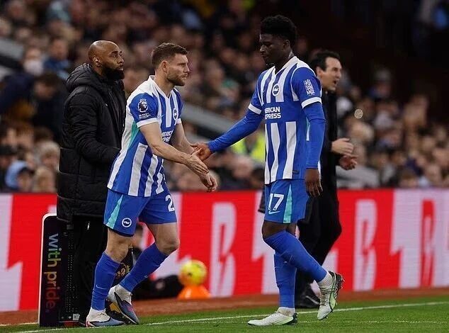 曼联猎物公开摆烂！开场22分钟被换下 夏窗真要买他吗？