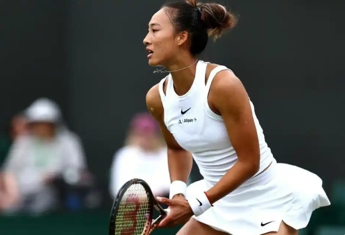 女网8强诞生！2种子翻车，斯瓦泰克逆转晋级，郑钦文不敌澳网冠军