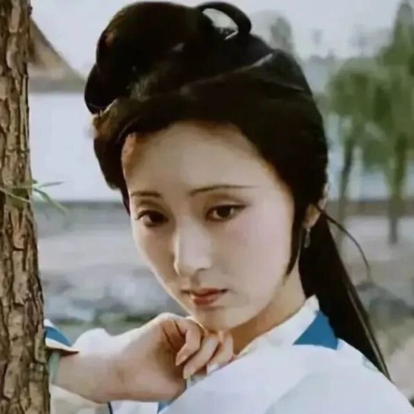 《闫红新解红楼梦》①｜林黛玉，才是那个最想得开的人