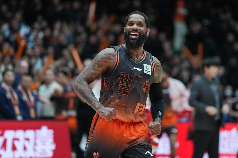 官宣！外援鲍威尔因个人原因与山东男篮解约