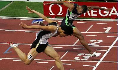 刘翔经典压线一幕再现 中国选手徐卓一冲线失利