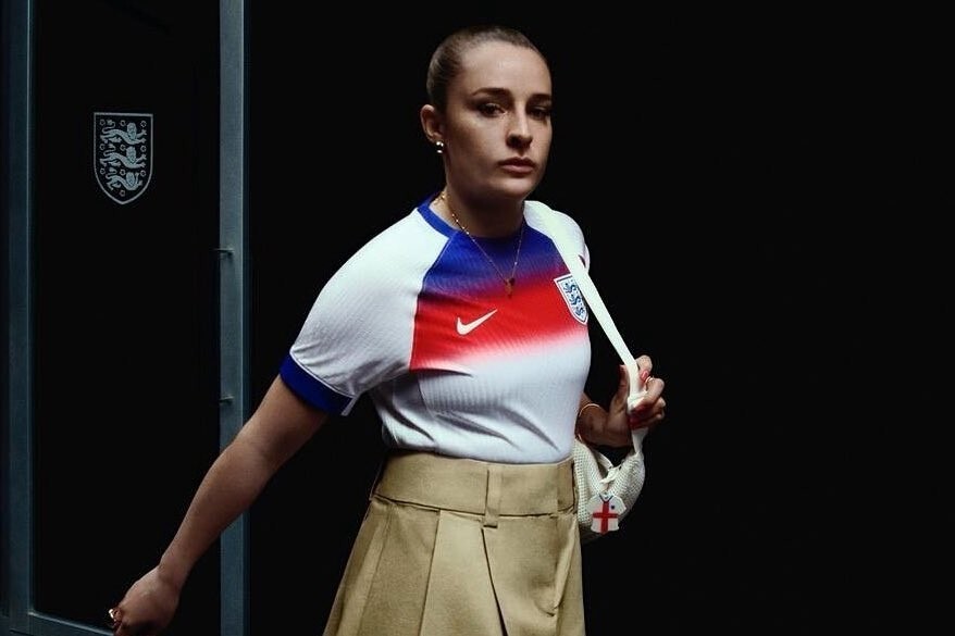 邮报：曼联女足球星图恩与耐克签下3年合同，价值超150万英镑