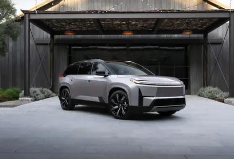 丰田汉兰达纯电版官图发布，77/95.8kWh双电池2026年底投产