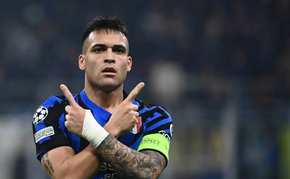 国米队长劳塔罗12场砍10球追平传奇纪录,MVP奖杯献给过生日女儿