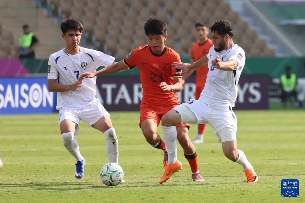 杨希正式转会上海海港，青岛西海岸送别U23小将