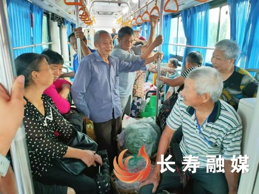 【记者观察】被背篓“占领”的180路——中国文明网联盟·重庆——长寿文明网