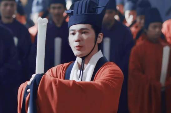 赵大对李煜“卧榻之侧岂容他人酣睡”，赵大对钱弘俶“尽我一世尽你一世”