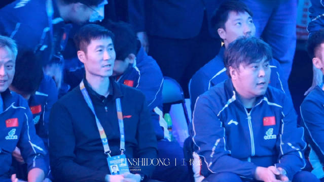 20260208海口亚洲杯决赛观赛 一只沉浸式观赛的和今日他的沙包队友