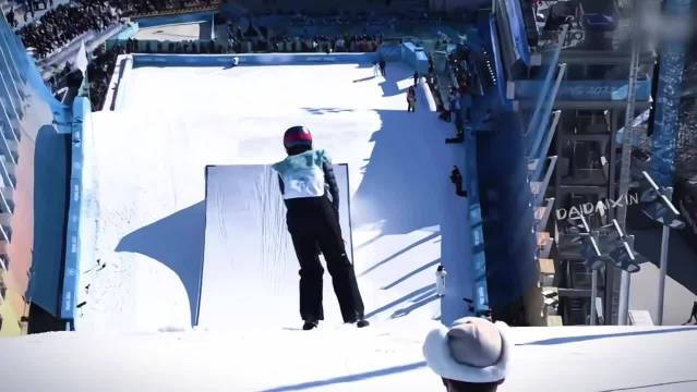 tc赠词谷爱凌：重力向下而你向上，自定人生坐标