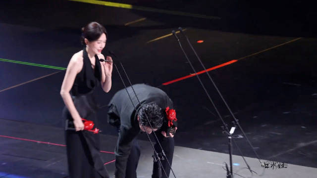 秦岚自律生活获赞，活出女王风采