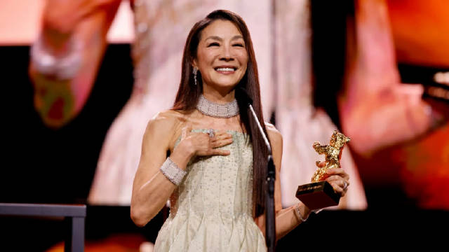 柏林电影节致敬杨紫琼职业生涯混剪视频曝光