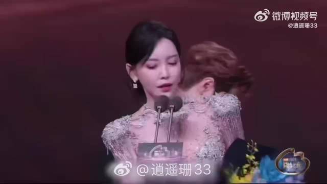 于文文红毯感慨活着真好，牵张天爱引共鸣