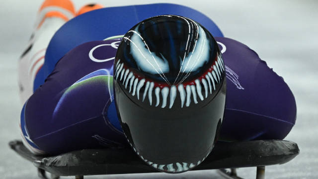 米兰冬奥会美国选手弗洛里安戴毒液头盔创起跑纪录