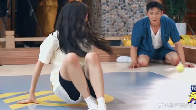 宋雨琦原地编女团舞 穿睡衣还能这样跳？真是美得不像话！