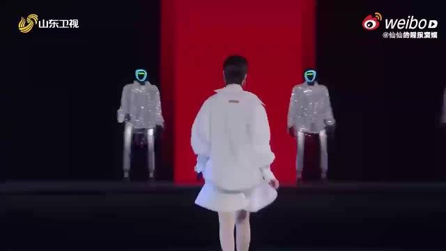 李宇春2026山东春晚搭档机器人唱跳无价之姐