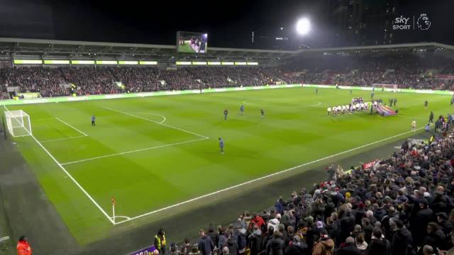 阿森纳球迷争议言论遭批，球队失利暴露紧张心态