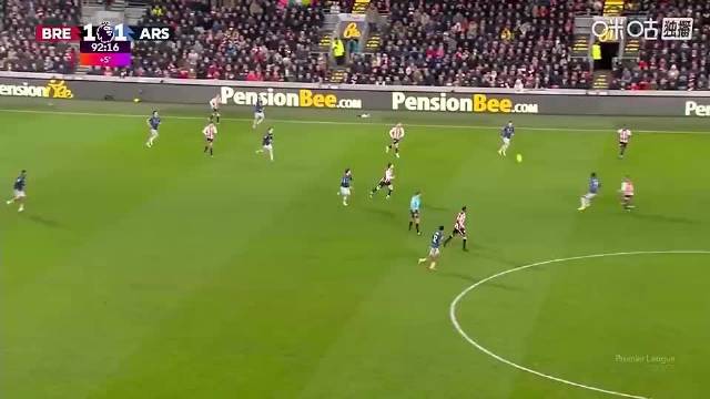 错失绝杀良机！马丁内利单刀打门被凯莱赫神勇扑出！