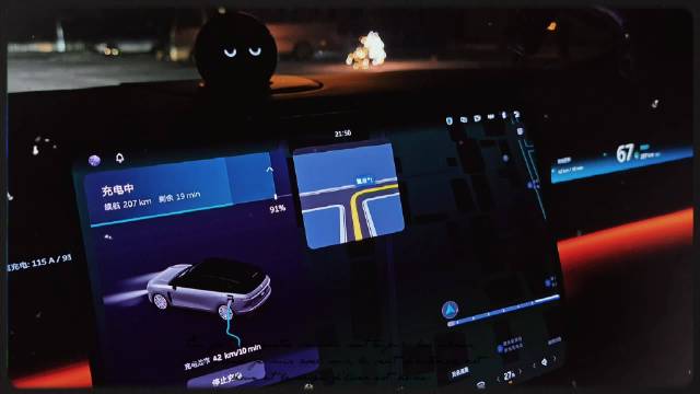 蔚来ES8超充桩点亮黑夜，电动时代仪式感拉满