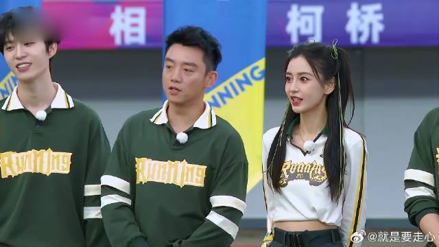 范丞丞怂恿郑恺劈叉！郑恺：一起啊！范丞丞秒怂