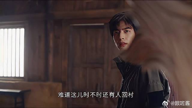 俩人去祠堂找线索，一上来就有发现