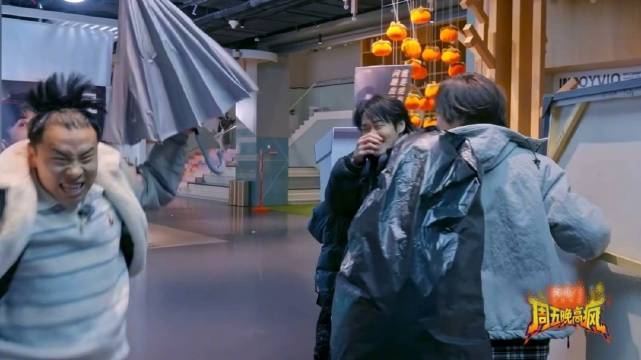 哈哈哈哈魏大勋山羊跳带走了徐志胜的假发片