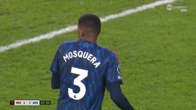 技术稳定的后卫可以成功控制第一落点，但是超强的身体素质可以弥补很多不足