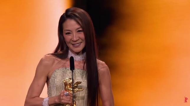 杨紫琼获柏林终身成就金熊奖，称电影艺术因不确定而鲜活