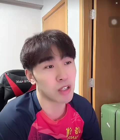 马龙睡眠浅被方博呼噜困扰，闫安周雨围观