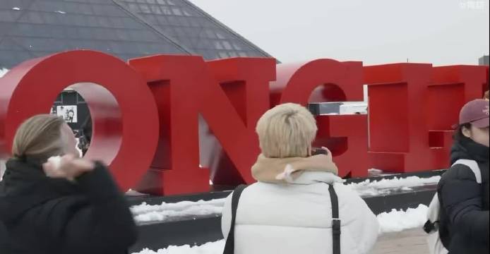 陶喆北美打雪仗姿势灵活似跳舞