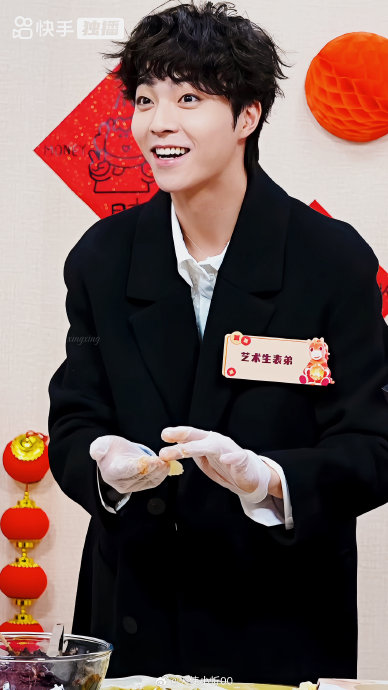 陈立农在2026年春晚《身骑白马》表演的具体细节是什么？