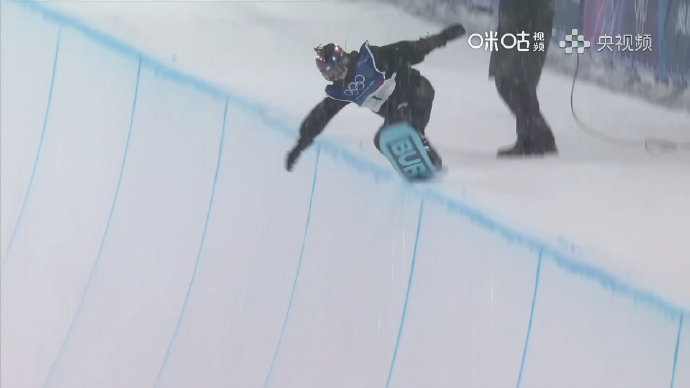 崔佳恩在2026米兰冬奥会单板滑雪女子U型场地决赛的得分具体如何引发争议？