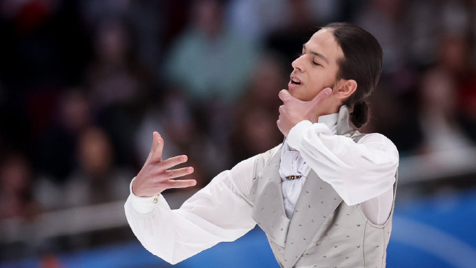 花滑选手彼得·古梅尼克赛前遇到什么音乐版权争议？如何解决的？