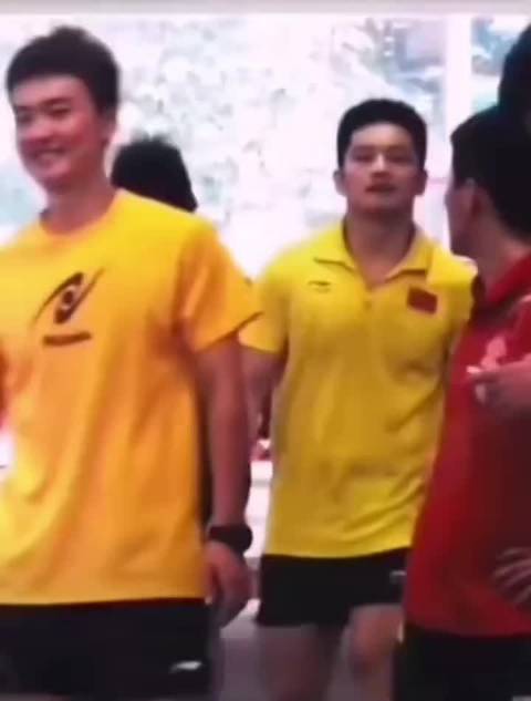 梁靖崑情绪失控引冲突，樊振东强势回应平息事态