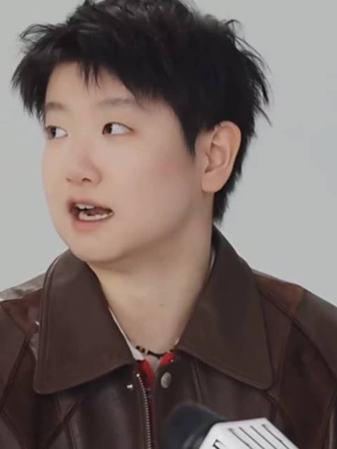 孙颖莎被罚跑选择通过1万米跑步来发泄情绪的场景，有这犟脾气呀