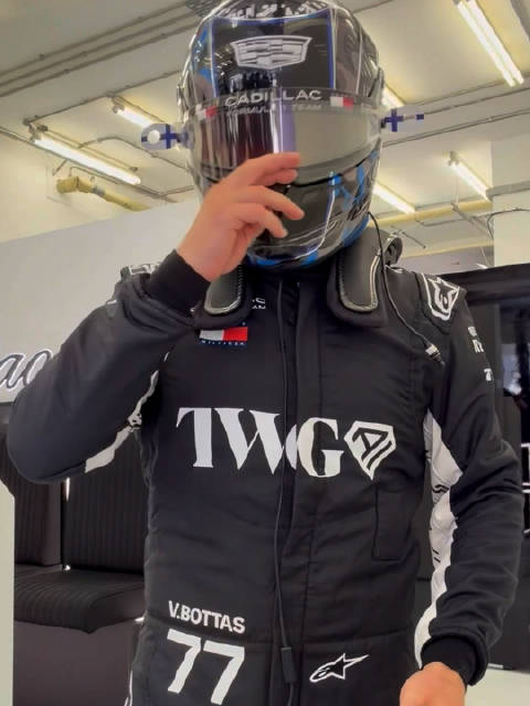 来看看89年高能量F1车手的一天 和7️⃣7️⃣一起穿好装备，然后上场了